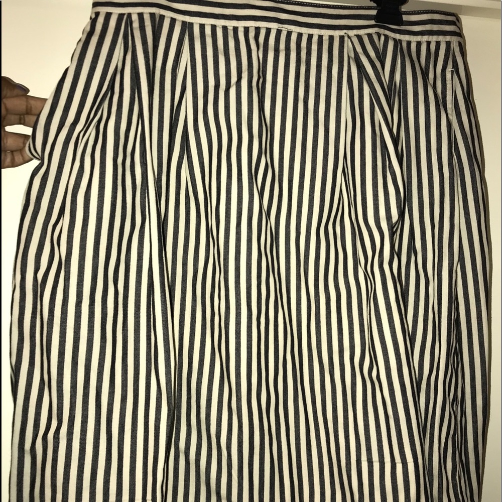 Knee skirt